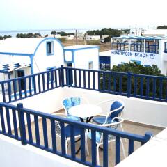 Отель Honeymoon Beach Hotel Греция, Остров Санторини - отзывы, цены и фото номеров - забронировать отель Honeymoon Beach Hotel онлайн балкон