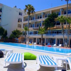 Lades Hotel Силифке бассейн фото 2