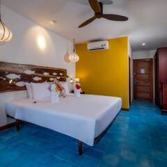Отель Beachside Boutique Resort сейф в номере