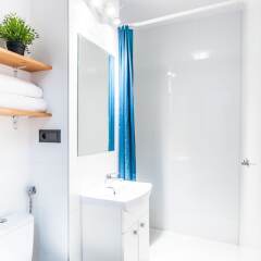 Отель Little Home - City Center 2 Польша, Варшава - отзывы, цены и фото номеров - забронировать отель Little Home - City Center 2 онлайн ванная