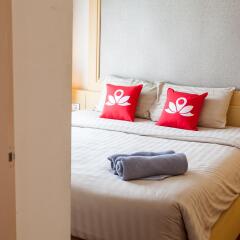 Отель ZEN Rooms Ekkamai 10 комната для гостей фото 4