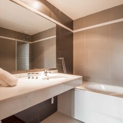 Отель Rent Top Apartments Forum Испания, Сан-Адриан-де-Бесос - отзывы, цены и фото номеров - забронировать отель Rent Top Apartments Forum онлайн ванная фото 2