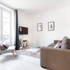 Апартаменты Eiffel Tower - Pont de l'Alma Apartment комната для гостей фото 5