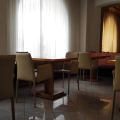 Отель Albergo Delle Alpi Беллуно гостиничный бар