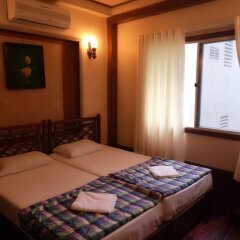 Bee Saigon Hotel сейф в номере