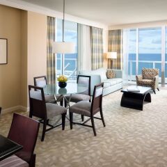 Отель Fontainebleau Miami Beach 4* Люкс с двуспальной кроватью фото 2