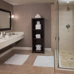 Отель Hilton Tampa Downtown США, Тампа - отзывы, цены и фото номеров - забронировать отель Hilton Tampa Downtown онлайн ванная