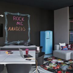 Отель Moxy Vienna Airport интерьер отеля фото 3