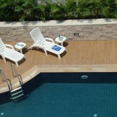 Апартаменты Bangkok Living Apartment Бангкок бассейн