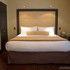 The Mansfield Hotel сейф в номере