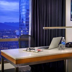 Отель Hyatt Regency Vancouver Канада, Ванкувер - 2 отзыва об отеле, цены и фото номеров - забронировать отель Hyatt Regency Vancouver онлайн удобства в номере фото 2