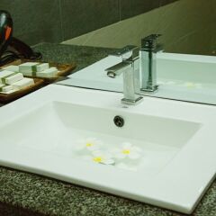 Отель Sea Breeze Resort ванная
