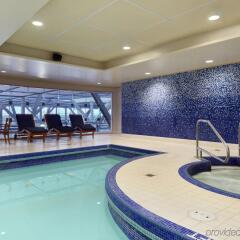 Отель Fairmont Vancouver Airport In-Terminal Hotel Канада, Ричмонд - 1 отзыв об отеле, цены и фото номеров - забронировать отель Fairmont Vancouver Airport In-Terminal Hotel онлайн бассейн фото 2