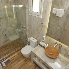 Отель Alia Palace Luxury Hotel and Villas Греция, Пефкохори - 1 отзыв об отеле, цены и фото номеров - забронировать отель Alia Palace Luxury Hotel and Villas онлайн ванная