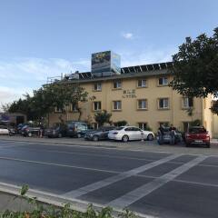 Muz Hotel парковка