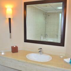 Sheraton Khalidiya Hotel ванная