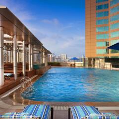 Отель Four Points by Sheraton Shenzhen Китай, Шэньчжэнь - отзывы, цены и фото номеров - забронировать отель Four Points by Sheraton Shenzhen онлайн бассейн
