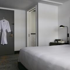 The Renwick Hotel New York City, Curio Collection by Hilton 4* Стандартный номер с различными типами кроватей