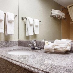 Best Western Crown Inn & Suites in Pembroke, United States of America from 128$, photos, reviews - zenhotels.com bathroom photo 3