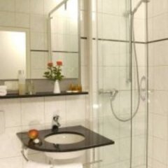 Отель Ghotel And Living Munchen-Zentrum Германия, Мюнхен - 1 отзыв об отеле, цены и фото номеров - забронировать отель Ghotel And Living Munchen-Zentrum онлайн ванная