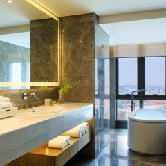Отель Renaissance Beijing Wangfujing Hotel Китай, Пекин - отзывы, цены и фото номеров - забронировать отель Renaissance Beijing Wangfujing Hotel онлайн ванная фото 2