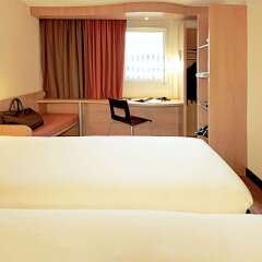 Отель Ibis Zurich City West Цюрих сейф в номере