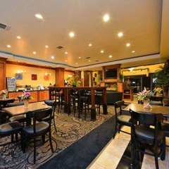 Отель Comfort Suites Bay City гостиничный бар