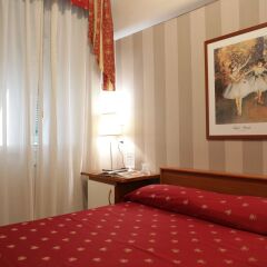 Hotel Helvetia Генуя бассейн