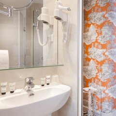Отель Hôtel International Paris ванная фото 6