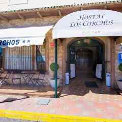 Отель Hostal Los Corchos вид на фасад фото 5