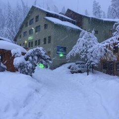 Отель Forest Star Hotel Болгария, Боровец - отзывы, цены и фото номеров - забронировать отель Forest Star Hotel онлайн спортивное сооружение