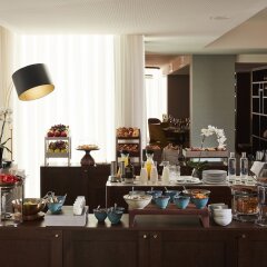 Отель Boeira Garden Hotel Porto Gaia, Curio Collection by Hilton Португалия, Вила-Нова-ди-Гая - отзывы, цены и фото номеров - забронировать отель Boeira Garden Hotel Porto Gaia, Curio Collection by Hilton онлайн питание фото 2