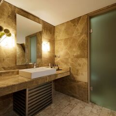 Nineth Hotel ванная