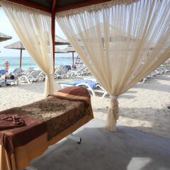 Ramada Beach Hotel Ajman пляж