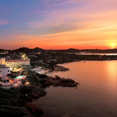Отель Grand Hotel Smeraldo Beach Италия, Байя-Сардиния - 1 отзыв об отеле, цены и фото номеров - забронировать отель Grand Hotel Smeraldo Beach онлайн приотельная территория фото 2