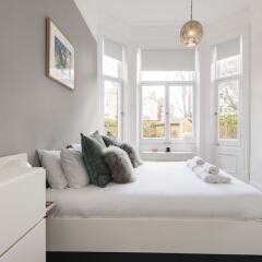 Отель Luxurious Hampstead Home with Gorgeous Garden комната для гостей фото 2
