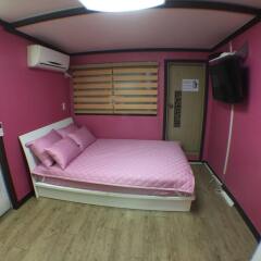 Отель Namsan Guest House 2 сейф в номере