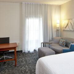 Отель Courtyard Bloomington By Mall Of America Блумингтон комната для гостей