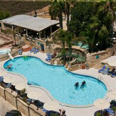 Отель Porto Azzurro Aparthotel бассейн