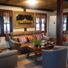 WEStay at the Grand Nyaung Shwe Hotel интерьер отеля