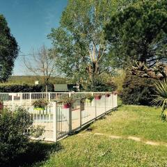 Отель Kyriad Cahors спортивное сооружение