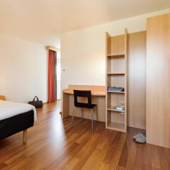Отель Ibis Zurich City West Цюрих комната для гостей