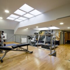 Hotel Hubert Grand Place фитнесс-зал
