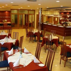 Отель Ramada Airport Hotel Prague Чехия, Прага - 2 отзыва об отеле, цены и фото номеров - забронировать отель Ramada Airport Hotel Prague онлайн питание фото 3