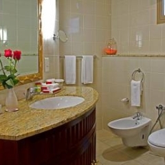 Отель Pearl City Suites ванная