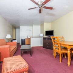 Days Inn by Wyndham Pueblo in Pueblo, United States of America from 78$, photos, reviews - zenhotels.com guestroom