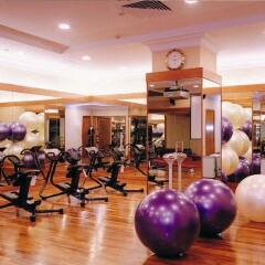 Отель The Residence at Singapore Recreation Club фитнесс-зал