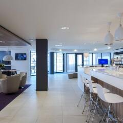 Отель Holiday Inn Express Arnhem гостиничный бар