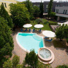 CDH Hotel Parma & Congressi Парма бассейн