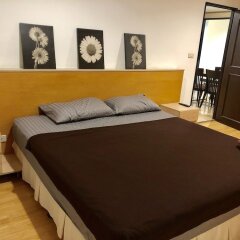Отель Twin Peaks Sukhumvit Suites Бангкок сейф в номере